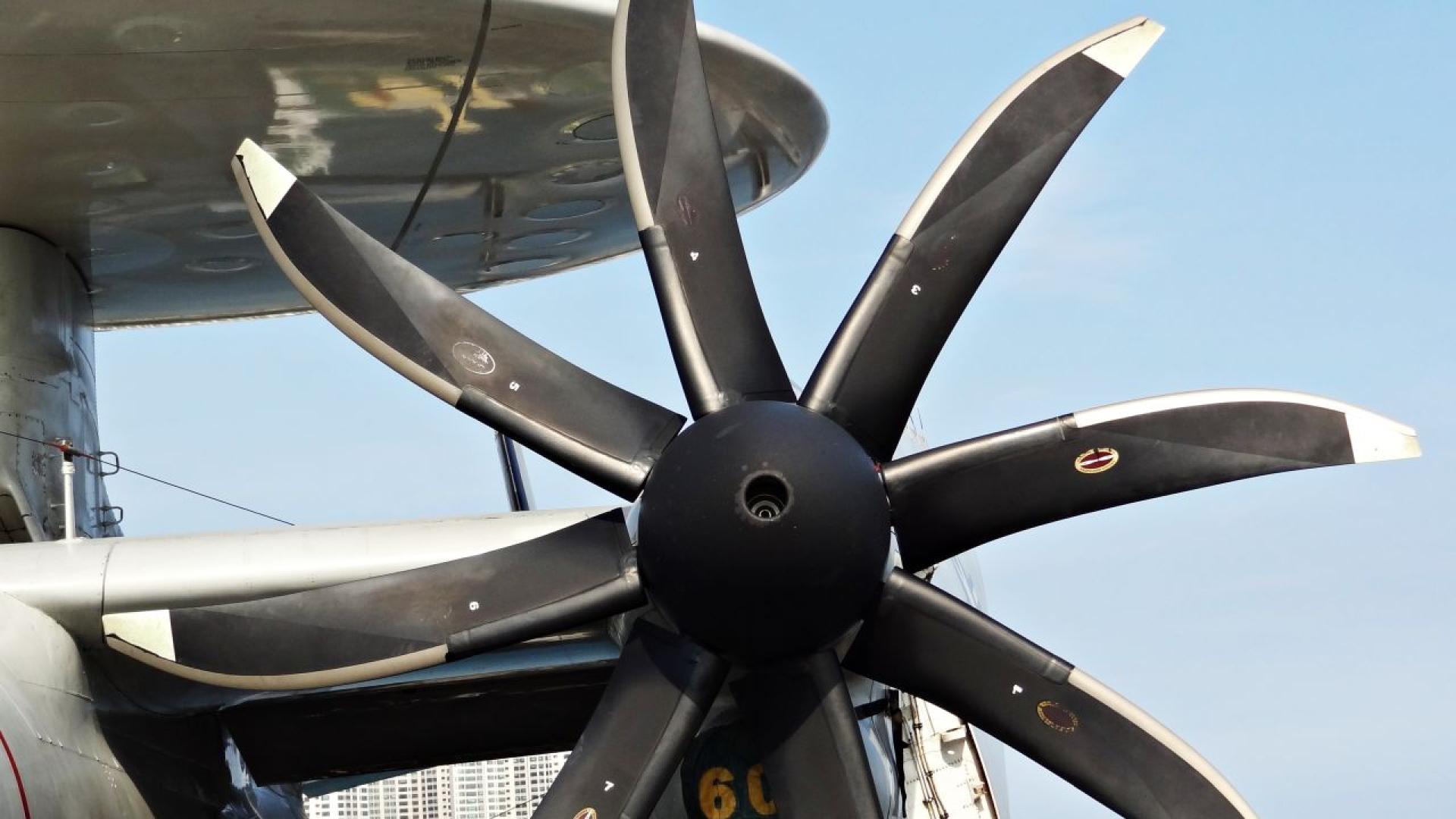 Китайският огромен летящ самолетоносач: Каква е информацията за него?